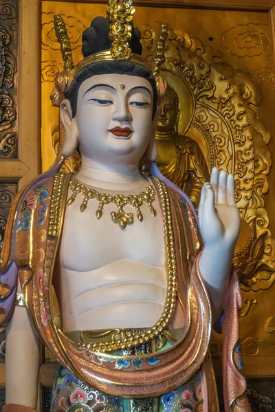 Estatua de porcelana Queen Bodhisattva en Chua An Long Pagoda, Da Na — Foto de Stock