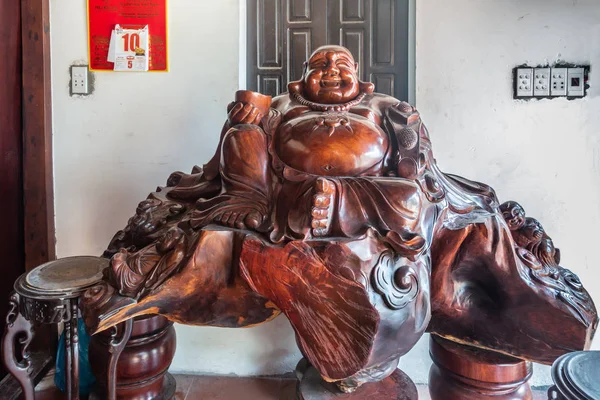 Τεράστιο ξύλινο άγαλμα του Βούδα στο Chua An Long Pagoda, Da Nang Vie — Φωτογραφία Αρχείου