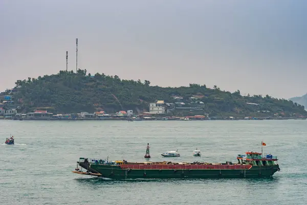 Car ferry on the move in bay, Nha Trang, Vietnam. — Stock Photo, Image