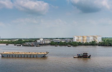 Long Tau Nehri, Nhon Trach, Vietnam 'da tekneyle çekilmiş..