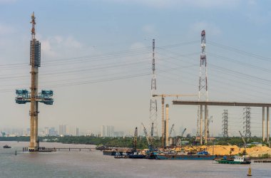 Phuoc Khanh Köprüsü Long Tau Nehri üzerinde yapım aşamasında.