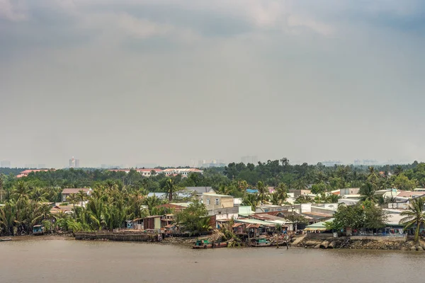 Phuoc Khanh dorp langs de rivier Long Tau, Vietnam. — Stockfoto