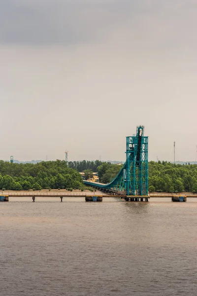 Dock and pipeline system at Phuoc Khanh oil port along Lon — Photo