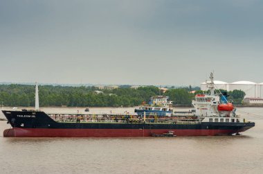 Long Tau Nehri 'ndeki Thalexim Petrol tankeri, Ho Chi Minh Ci
