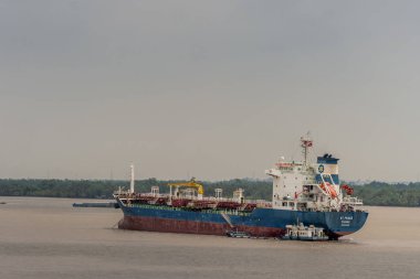 Long Tau Nehri 'ndeki Gt Peace tankeri, Ho Chi Minh Şehri, Vietnam.