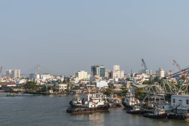 Song Sai Gon Nehri 'ndeki bir grup römorkör, Ho Chi Minh Cit