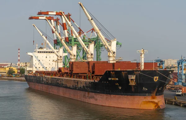 ホーチミン宋サイゴン川のタントゥアン港でのApp Drzic船舶 — ストック写真