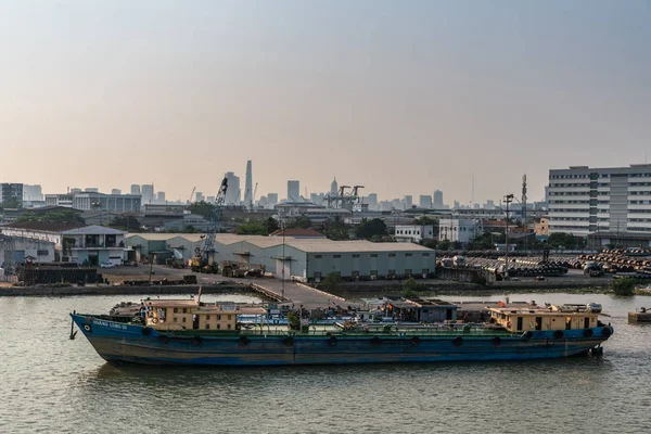 Hoang Long 01 river tanker on Song Sai Gon River, Ho Chi Minh Ci — Stock Photo, Image