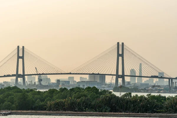 Phu Můj most přes řeku Song Sai Gon, Ho Chi Minh City, Vietnam — Stock fotografie