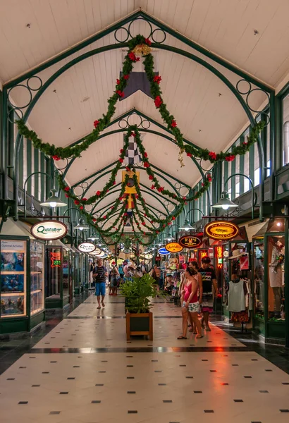 Shopping center Port Village em Port Douglas, Austrália . — Fotografia de Stock