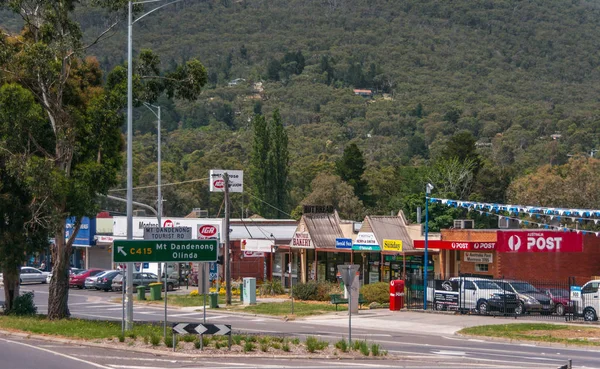 Ufficio postale e piccole imprese a Montrose, Australia . — Foto Stock