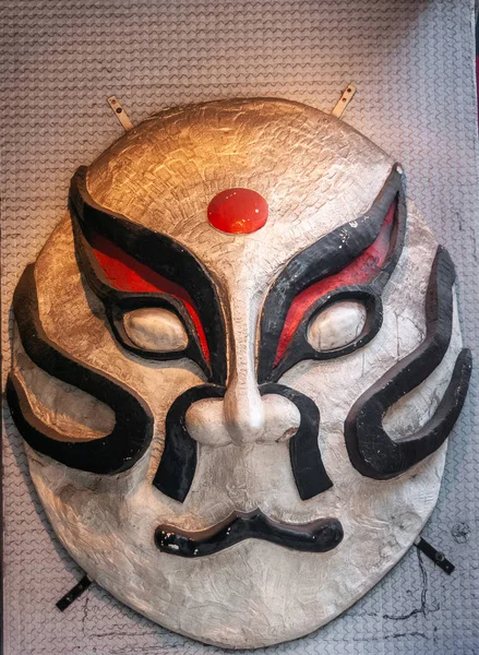 Máscara de estilo chino blanco-negro-rojo en Chinatown, Melbourne, Aust — Foto de Stock