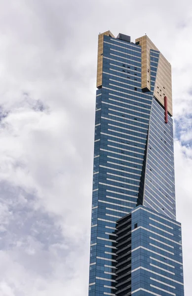 Верхняя половина башни Эврика в центре Мельбурна, Австралия . — стоковое фото
