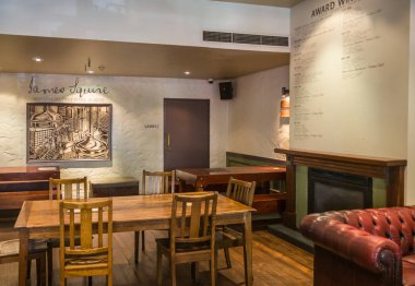 Melbourne, Avustralya 'daki James Squire Bira Evi' nin Bistro bölümü.