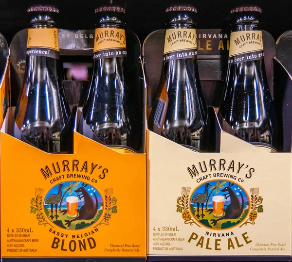 Показ бельгийской блондинки и светлого эля Murray Liquor i — стоковое фото