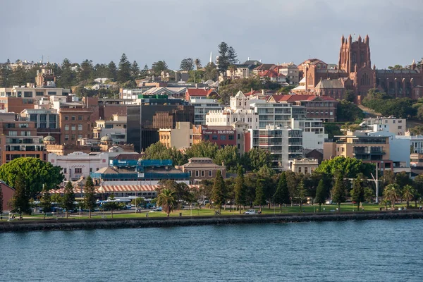 Shoreline with Christ church Cathedral, Newcastle, Australia. — ストック写真