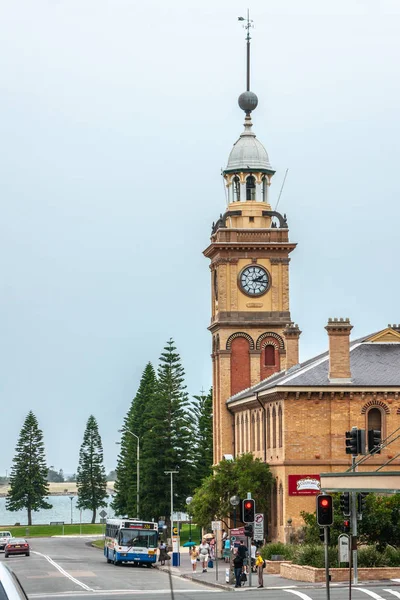 Custom House con su torre del reloj, Newcastle, Australia . — Foto de Stock