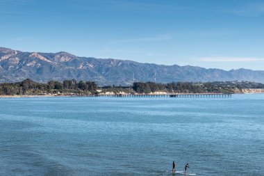Goleta iskelesi Uc Santa Barbara, Goleta, California 'dan görüldü..