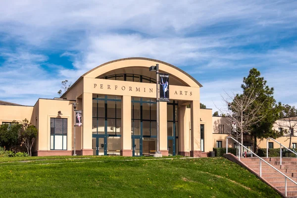 Kunstgebouw in Uc Santa Barbara, Goleta, Californië — Stockfoto