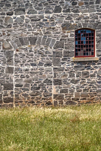 Lleno de puerta en las ruinas del edificio en Highfield Sitio histórico i — Foto de Stock