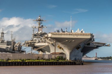 Pearl Harbor, Oahu 'da Abraham Lincoln uçak gemisinin pruvası.