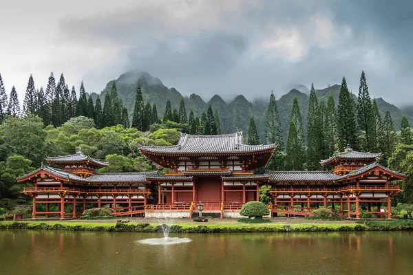 Templo budista Byodo-in en Kaneohe, Oahu, Hawaii, EE.UU. . —  Fotos de Stock