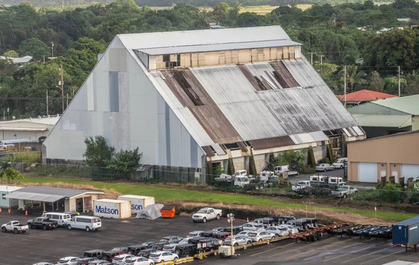 Tall factory barn in port of Hilo, Hawaii, USA. — 스톡 사진