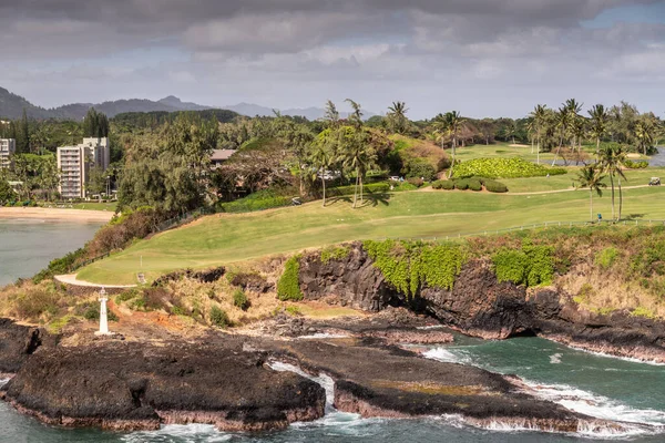 Timbers Kauai Ocean Golf Course och Kukii Point fyr, Nawi — Stockfoto