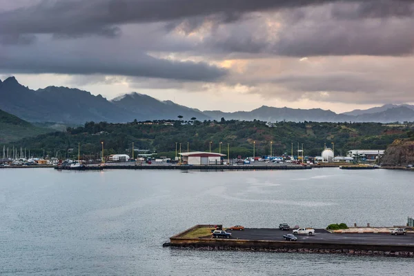 Nawiliwili port under cloudscape, Kauai, Hawaii, USA. — Foto Stock