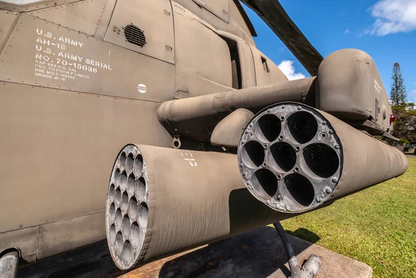 Huey Gros plan des lance-roquettes de l'hélicoptère Bell à Wheeler A — Photo