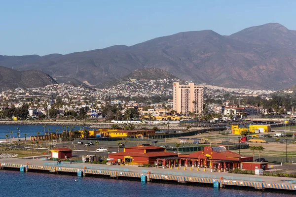 Gros plan du terminal Red Cruise sur la jetée au port d'Ensenada, Mexi — Photo