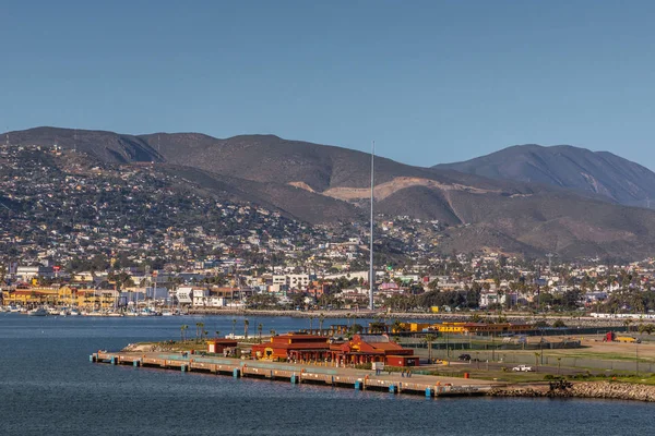 Rotkreuzterminal auf Pier im Hafen von Ensenada, Mexiko — Stockfoto