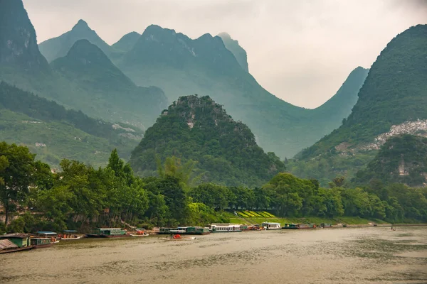 Guilin China Mayo 2010 River Grupo Pequeños Transbordadores Barcos Transporte —  Fotos de Stock