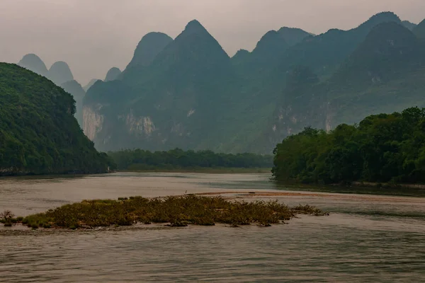 Guilin China Mei 2010 Langs Rivier Landschap Met Groene Beboste — Stockfoto