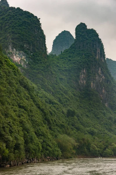 Guilin China Maio 2010 River Retrato Cadeia Montanhas Carste Florestadas — Fotografia de Stock