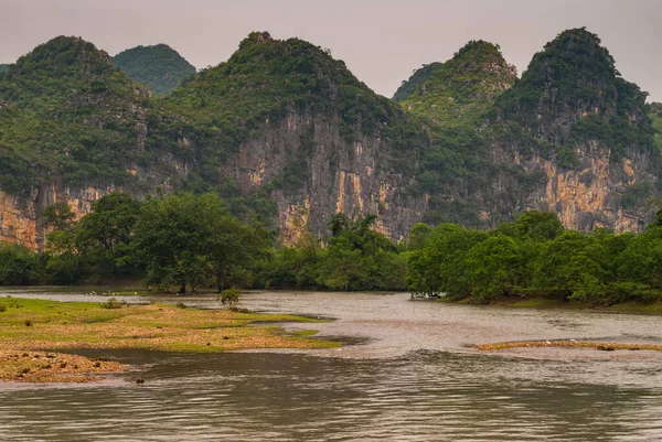 Guilin China Mai 2010 Entlang Des Flusses Karstlandschaft Unter Braunem — Stockfoto