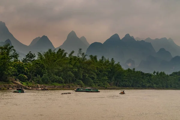 Guilin China Maio 2010 River Paisagem Folhagem Verde Costa Frente — Fotografia de Stock