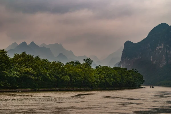 Guilin China Mayo 2010 River Paisaje Follaje Verde Costa Frente —  Fotos de Stock