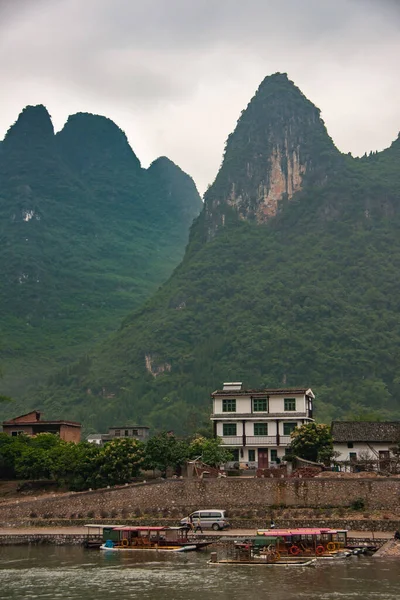 Guilin Chiny Maja 2010 Wzdłuż Rzeki Biały Poziomowy Dom Nad — Zdjęcie stockowe