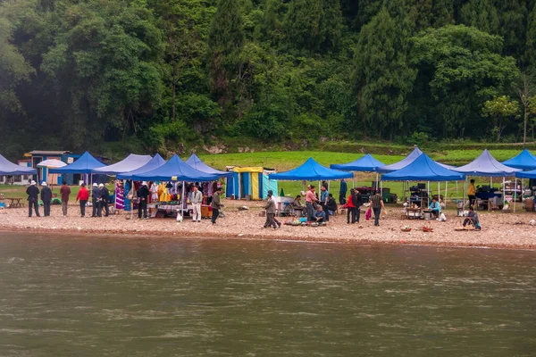 Guilin China May 2010 River Ambulant Vendors Create Makeshift Market — Stockfoto