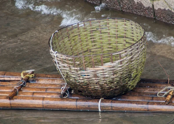 Guilin China May 2010 River Closeup Damaged Old Straw Basket — Φωτογραφία Αρχείου