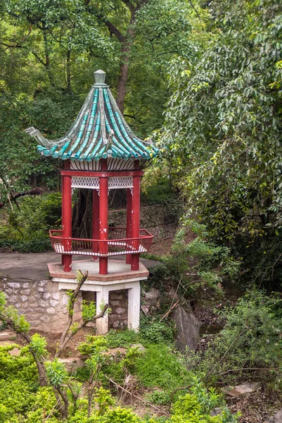 Guilin China May 2010 Seven Star Park Chinese Archtecture Red — Stockfoto