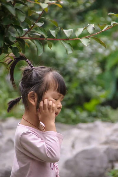 Guilin China May 2010 Seven Star Park Closeup Little Girl — Zdjęcie stockowe