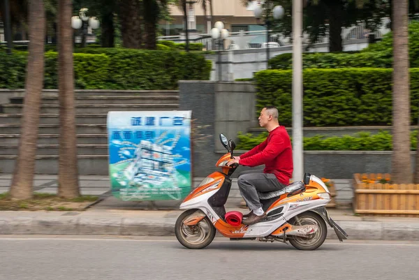 Guilin China May 2010 Downtown Man Red Gray Garb Helmet — Stock Photo, Image