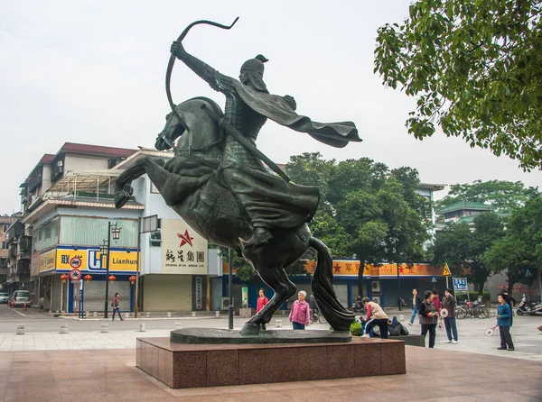 Guilin China May 2010 Downtown Black Greenish Bronze Statue Yan — Stock Photo, Image