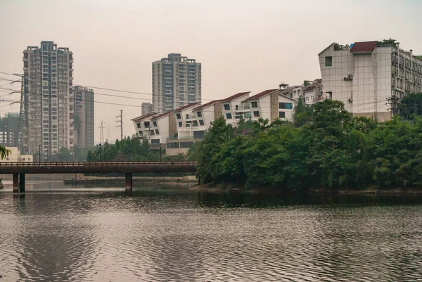 Chongqing Chiny Maja 2010 Śródmieście Srebrno Brązowa Rzeka Więzienna Wysokimi — Zdjęcie stockowe