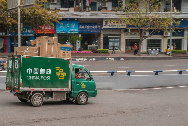 Chongqing China Mayo 2010 Downtown Camioneta Reparto Verde China Post — Foto de Stock