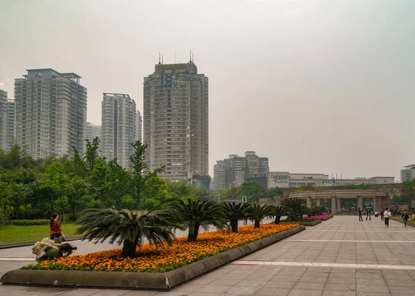 Chongqing China May 2010 Large Orange Red Flower Beds Center — Stock Photo, Image