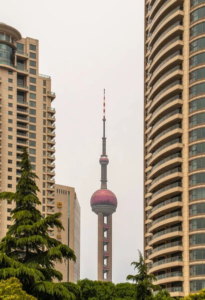 Shanghai China May 2010 Oriental Pearl Tower Seen Yellow Brown — Stock Photo, Image