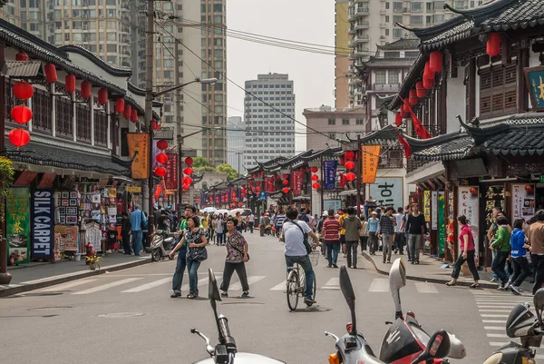 Shanghai China Mayo 2010 Yuyuan Shopping Streets Calle Más Ancha — Foto de Stock